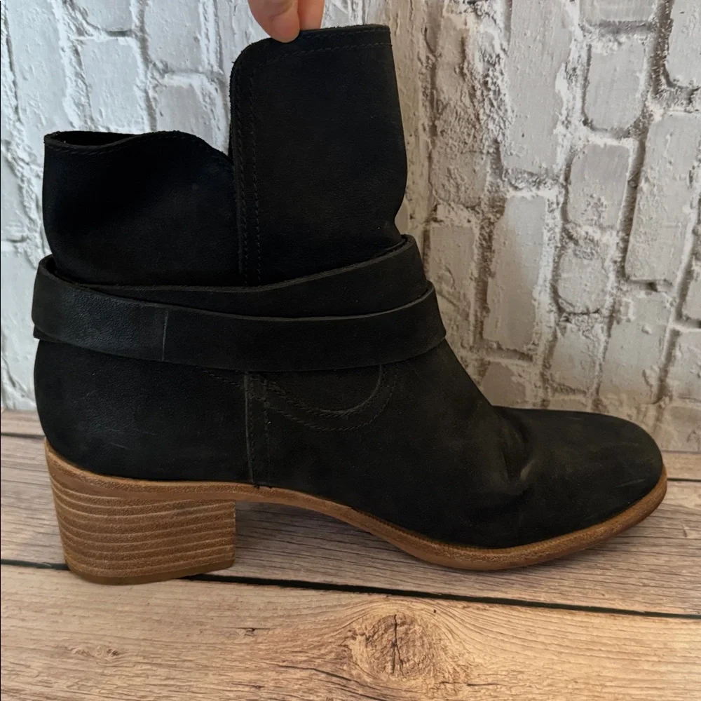 UGG 100% leather